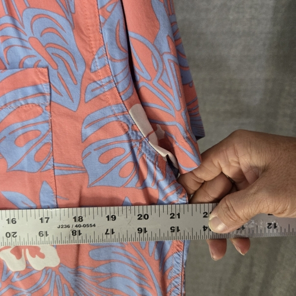 Margaritaville Shirt Men's Small Hawaiian Floral  Button Beach - Picture 9 of 9